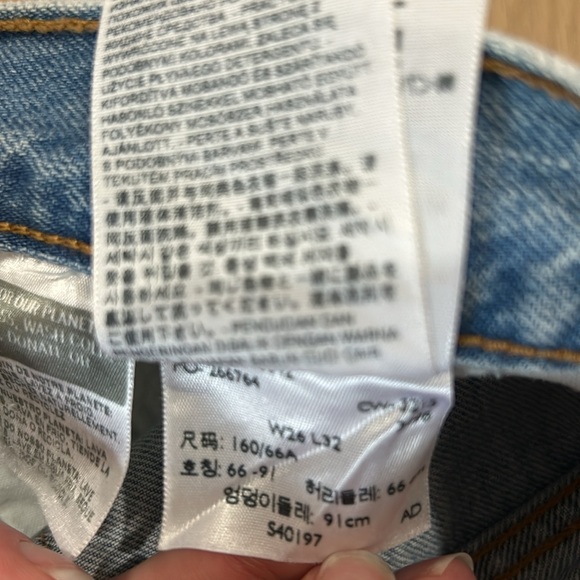 Distressed Vintage Levi’s Boyfriend Jeans. Size 26 - Picture 9 of 9